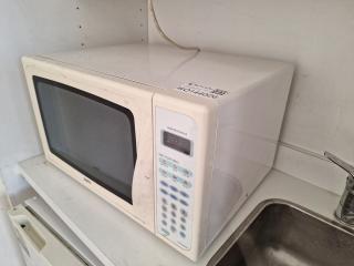 Sanyo (EM-S665W) 1000W Microwave
