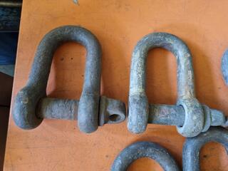 7x Assorted Bow & D-Shackles