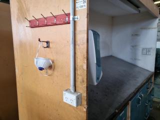 Enclosed Angled Workbench Workstation