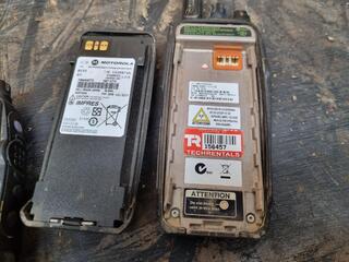 6x Motorola DF3601 2-Way Radios w/ Charger, All Failty Batteries