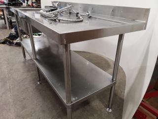 Stainless Steel Bench Table / Built-in Sink