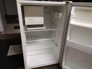 Simpson Manual 140L Refrigerator