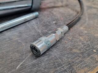 Powerbuilt 10,000psi Heavy Duty Lever Action Grease Gun