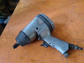 2x Air Impact Wrenches