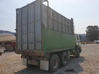 1996 Nissan 6 x 4 Tipper with Silage Box