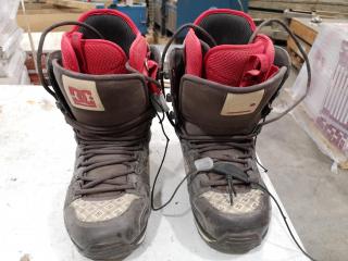 DC Shoe Girls Snowboard Boots, Size UK 6L