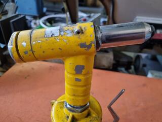 Sumake Air Riveter