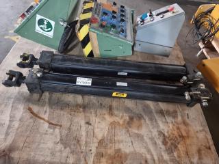 Pair of Parker Series 3L Medium Duty Hydraulic Clinders