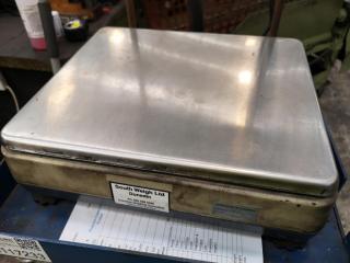 AND Benchtop Scale w/ Large Floor Weigh Pad & Stand