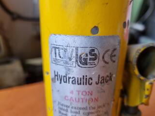 2x Bottle Jacks