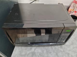 Living & Co 800W Microwave Oven