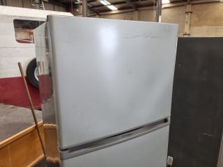 Westinghouse 330L Refrigerator Freezer