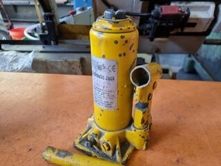 2x Bottle Jacks