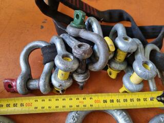 22x Assorted Bow & D Shackles