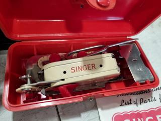 Singer Featherweight 221K Vintqge Portable Sewing Machine w/ Accessories