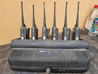 6x Motorola DF3601 2-Way Radios w/ Charger, All Failty Batteries