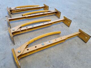 4x Adjustable Brick Lifting Tongs