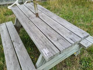Wood Picknick Table w/ Canvas Shade Umbrella