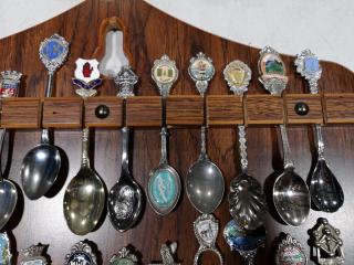 96x Decorative Display Spoons w/ 2x Wooden Wall Boards