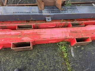 2 x Red Spreader Bars