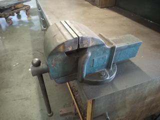 Steel Workbench with Vice