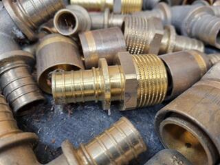 Assorted Brass Pipe Connectors, 32mm & 25mm Sizes