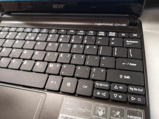 Acer Aspire One D270 Netbook Computer