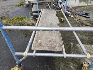 Scaffolding tower