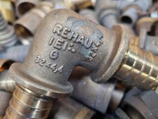 Assorted Brass Pipe Connectors, 32mm & 25mm Sizes