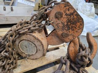 Large Chain Hoist 