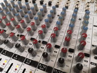 Behringer Eurorack UB1832FX-Pro Mixer