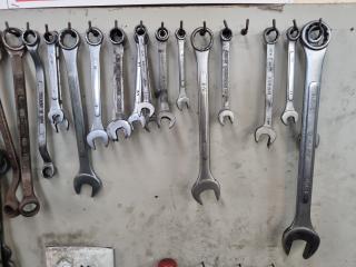 Large Selection of Spanners 