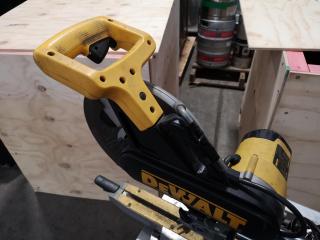 DeWalt 305mm Sliding Compound Mitre Saw