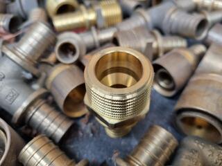 Assorted Brass Pipe Connectors, 32mm & 25mm Sizes