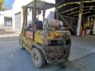 Mitsubishi FG40 Dual Fuel Forklift, 3400kg Capacity