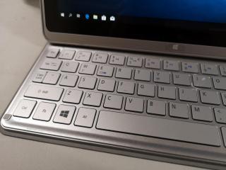 Acer Aspire P3 Ultrabook Tablet Computer w/ Intel Processor & Accessories