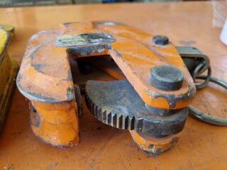 2x Beaver Vertical Plate Clamps, 1000kg Capacity