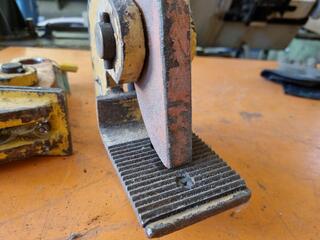 Pair of Horizontal Plate Clamps, 3200kg Capacity