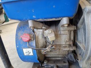 Portable Petrol Water Pump, Missing engine components!