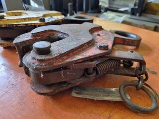 2x 3-Ton Capacity Vertical Plate Clamps