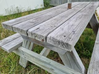 Wood Picknick Table w/ Canvas Shade Umbrella