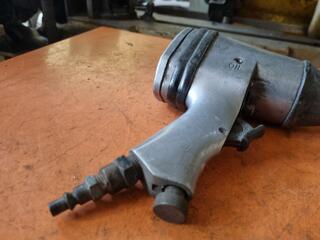 2x Air Impact Wrenches