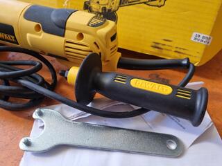 DeWalt Corded 125mm Angle Grinder, New