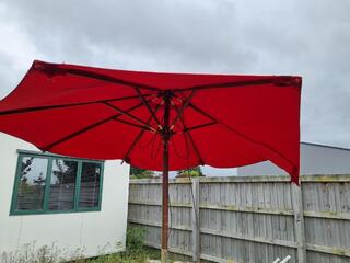 Wood Picknick Table w/ Canvas Shade Umbrella