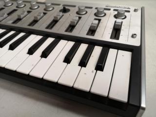 Korg MC-1 MicroKontrol Midi Studio Controller