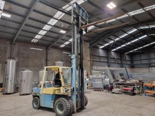 1985 Datsun / Nissan Duel Fuel 4 Ton Forklift