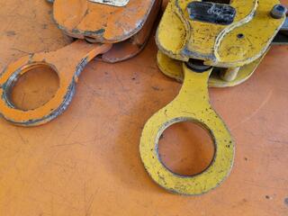 2x Beaver Vertical Plate Clamps, 1000kg Capacity
