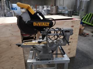 DeWalt 305mm Sliding Compound Mitre Saw