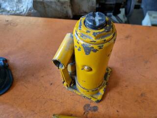 2x Bottle Jacks