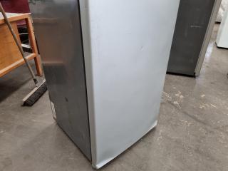 Westinghouse 330L Refrigerator Freezer